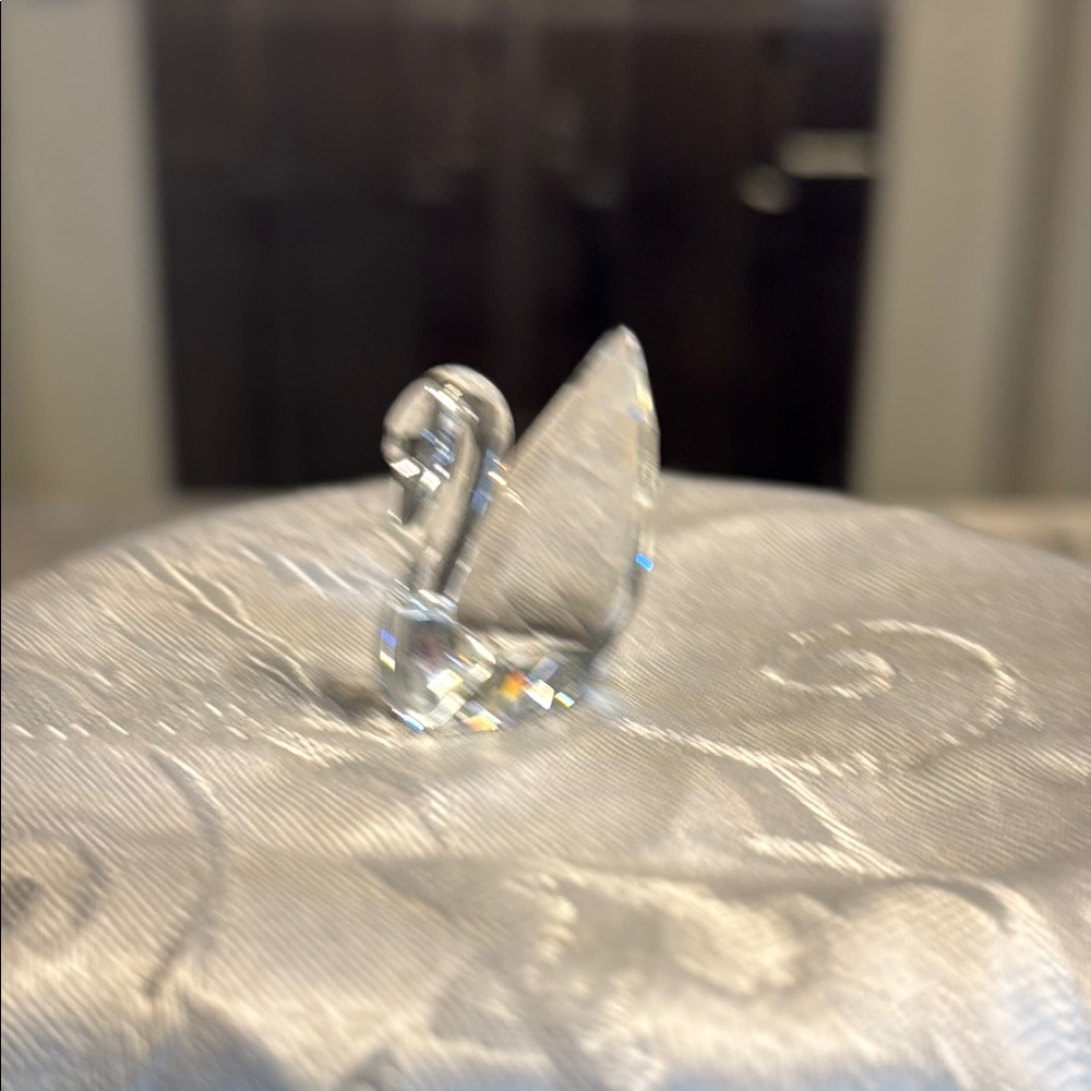 SWAROVSKI SWAN 🦢 Feathered Beauties Collection 100 YEARS ADDITION. Boxed 1 1/8” - Picture 5 of 8